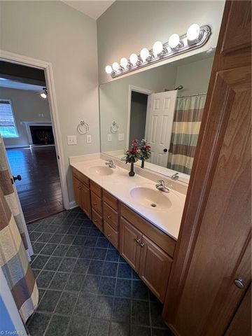 5804 Brakenwood Lane, Pfafftown, NC 27040