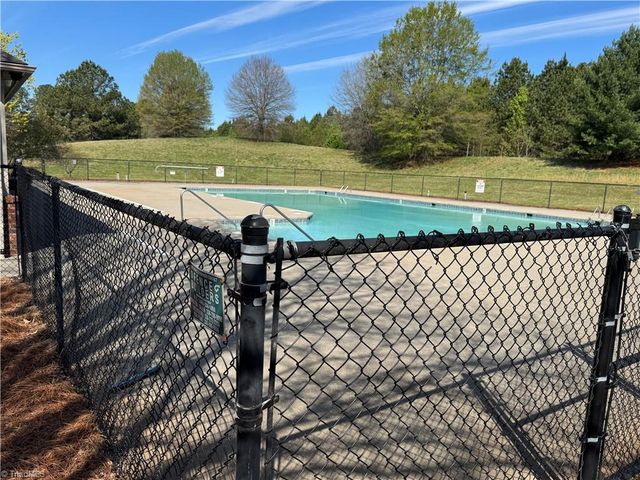 5804 Brakenwood Lane, Pfafftown, NC 27040