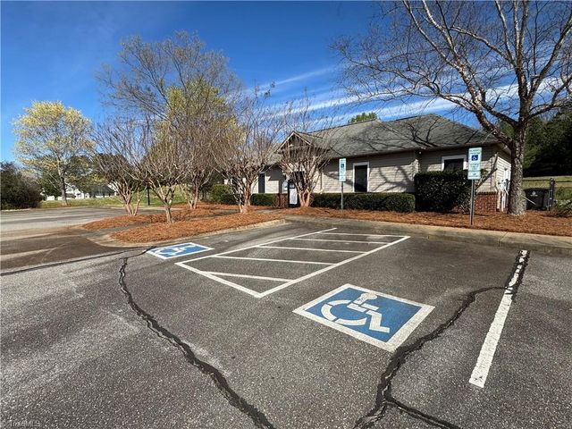 5804 Brakenwood Lane, Pfafftown, NC 27040