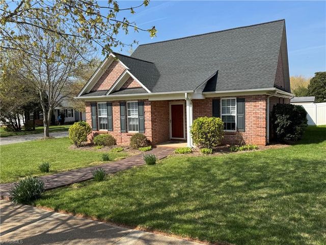 5804 Brakenwood Lane, Pfafftown, NC 27040