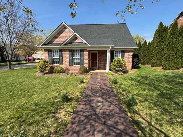 5804 Brakenwood Lane, Pfafftown, NC 27040