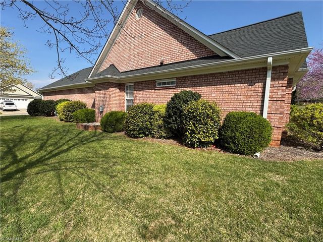 5804 Brakenwood Lane, Pfafftown, NC 27040