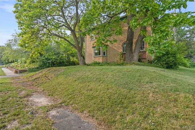 117 Claire Road, Syracuse, NY 13214