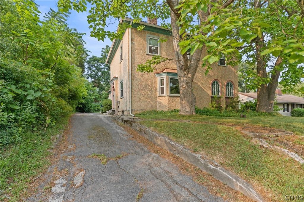 117 Claire Road, Syracuse, NY 13214