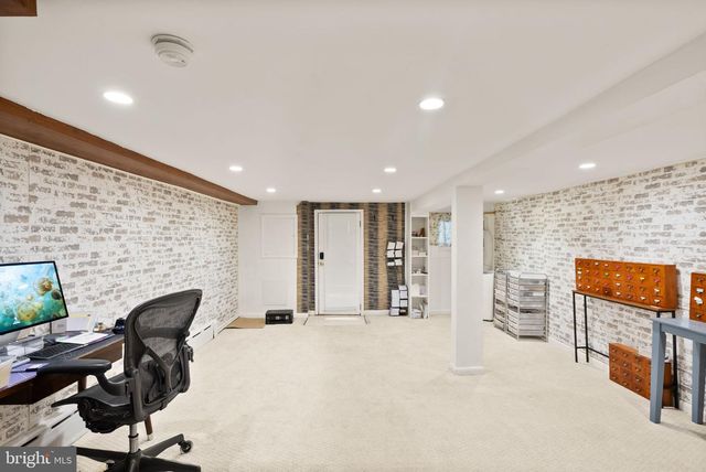 1747 SWANN ST NW, Washington, DC 20009