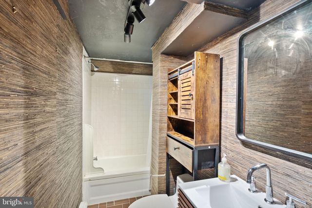 1747 SWANN ST NW, Washington, DC 20009