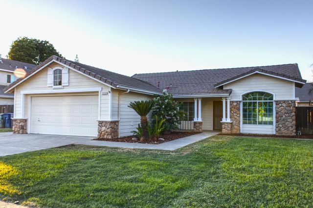 2723 Mitchell Avenue, Clovis, CA 93611