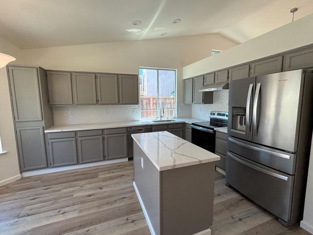 2723 Mitchell Avenue, Clovis, CA 93611