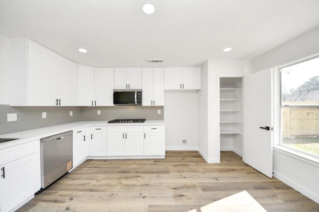 6511 Bayou Crest Drive, Houston, TX 77088