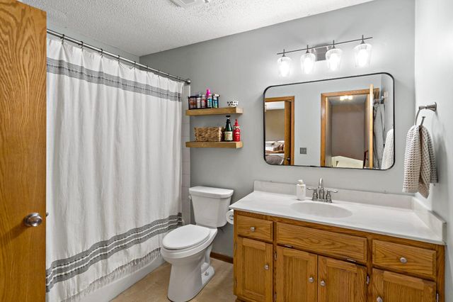 1228 Heritage Drive, Shakopee, MN 55379
