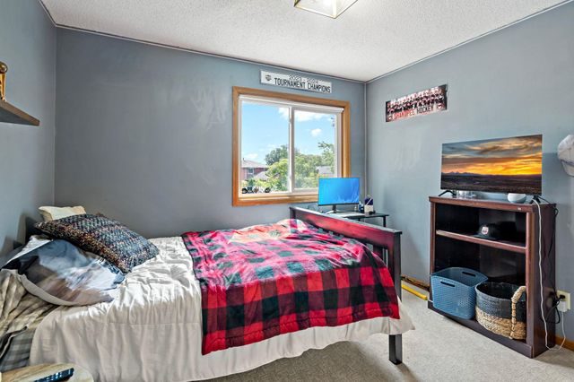1228 Heritage Drive, Shakopee, MN 55379