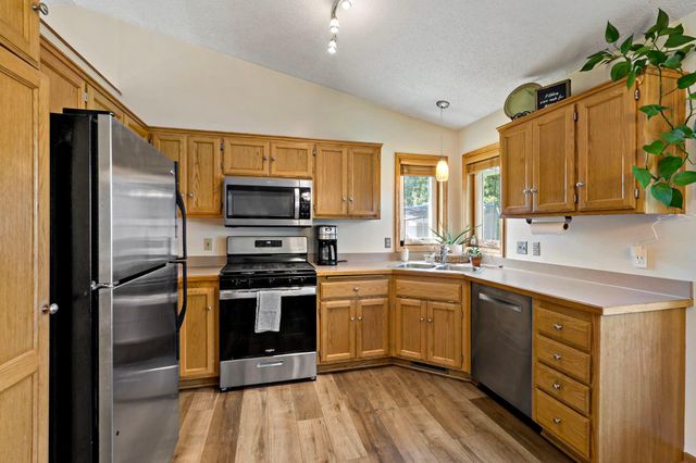 1228 Heritage Drive, Shakopee, MN 55379