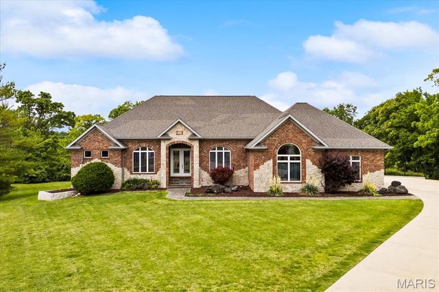 7452 Lonewolf Court, Fairview Heights, IL 62208