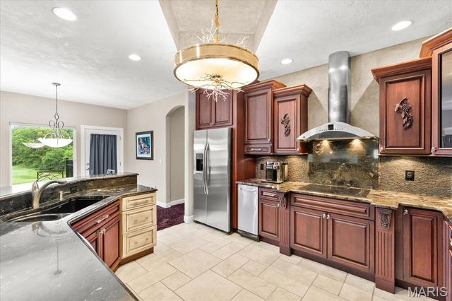 7452 Lonewolf Court, Fairview Heights, IL 62208