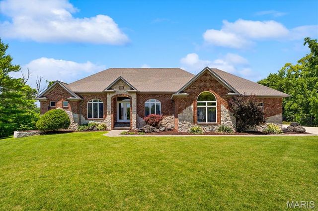 7452 Lonewolf Court, Fairview Heights, IL 62208