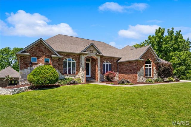 7452 Lonewolf Court, Fairview Heights, IL 62208