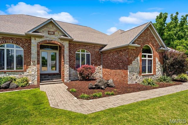 7452 Lonewolf Court, Fairview Heights, IL 62208