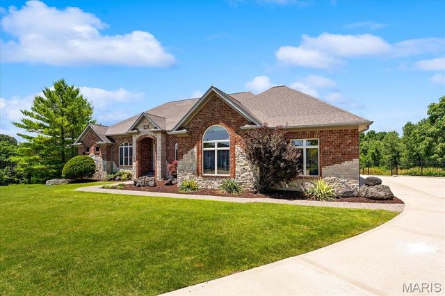 7452 Lonewolf Court, Fairview Heights, IL 62208