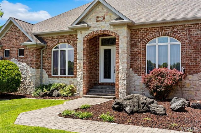 7452 Lonewolf Court, Fairview Heights, IL 62208