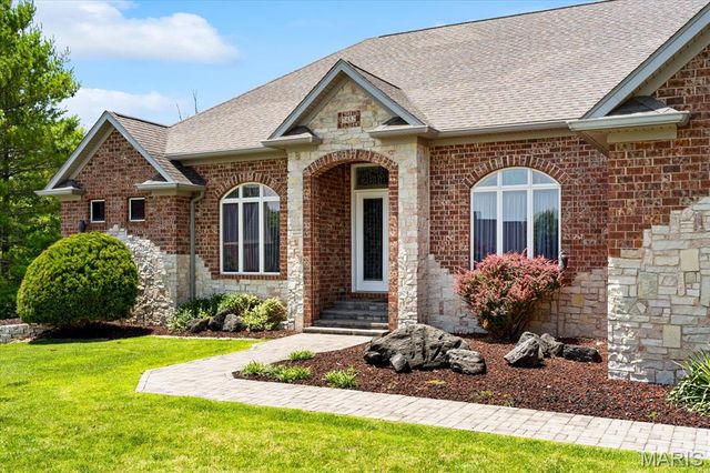 7452 Lonewolf Court, Fairview Heights, IL 62208