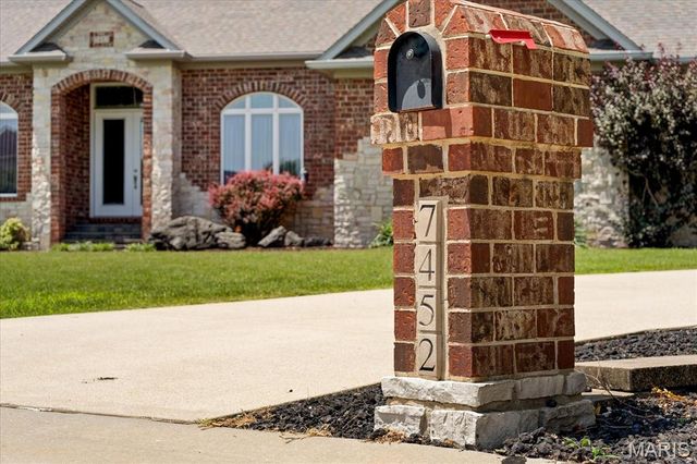 7452 Lonewolf Court, Fairview Heights, IL 62208
