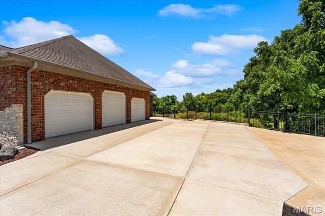 7452 Lonewolf Court, Fairview Heights, IL 62208