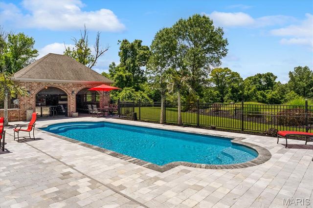 7452 Lonewolf Court, Fairview Heights, IL 62208