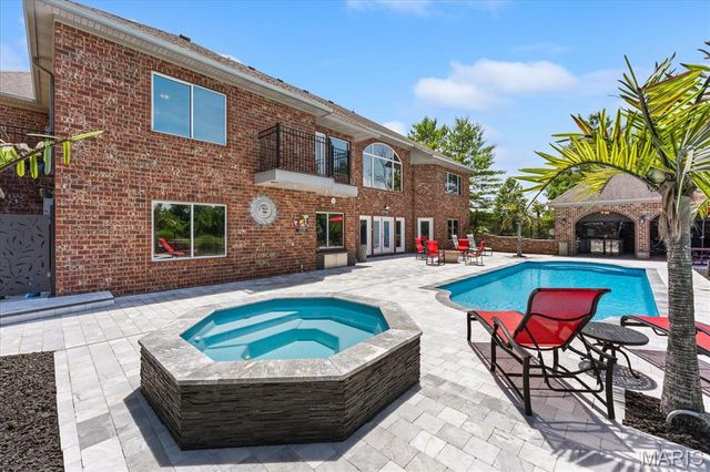 7452 Lonewolf Court, Fairview Heights, IL 62208