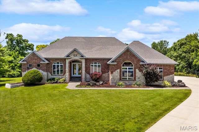 7452 Lonewolf Court, Fairview Heights, IL 62208