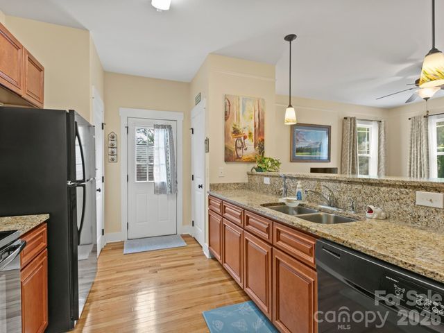3 Byrdcliffe Lane, Asheville, NC 28805