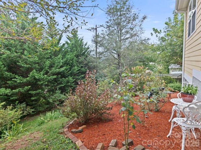 3 Byrdcliffe Lane, Asheville, NC 28805