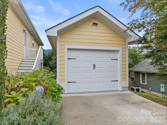 3 Byrdcliffe Lane, Asheville, NC 28805