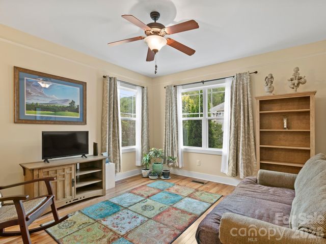 3 Byrdcliffe Lane, Asheville, NC 28805