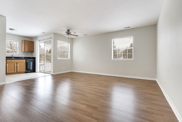 86 N Victoria Lane C, Streamwood, IL 60107