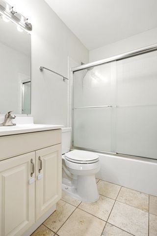 86 N Victoria Lane C, Streamwood, IL 60107