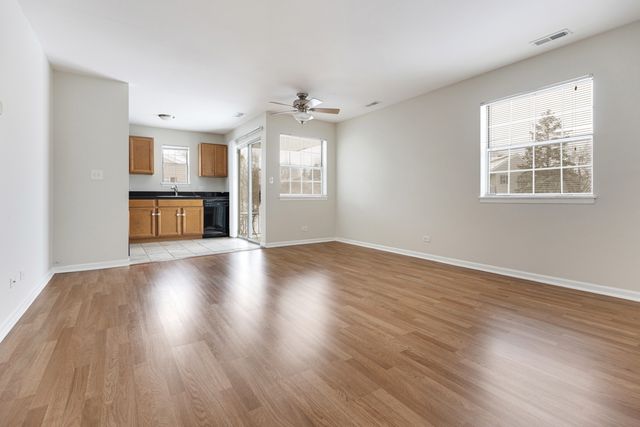 86 N Victoria Lane C, Streamwood, IL 60107