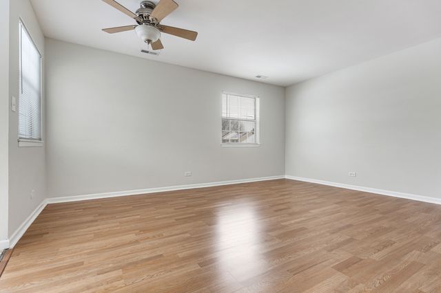 86 N Victoria Lane C, Streamwood, IL 60107