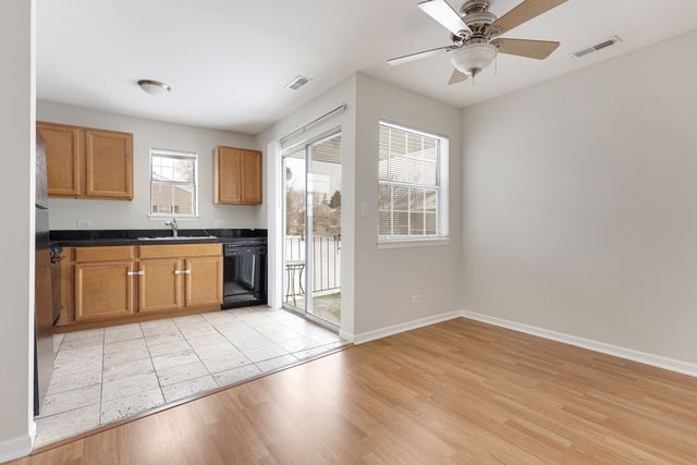 86 N Victoria Lane C, Streamwood, IL 60107