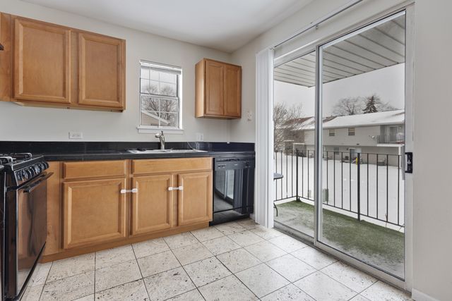 86 N Victoria Lane C, Streamwood, IL 60107