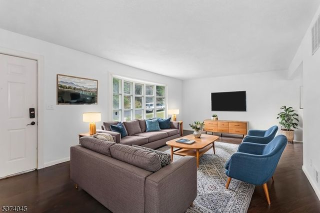 334 Bowden Rd, Cedar Grove Twp., NJ 07009