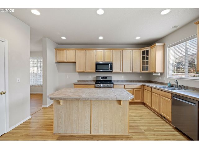 1159 THRONE Dr, Eugene, OR 97402