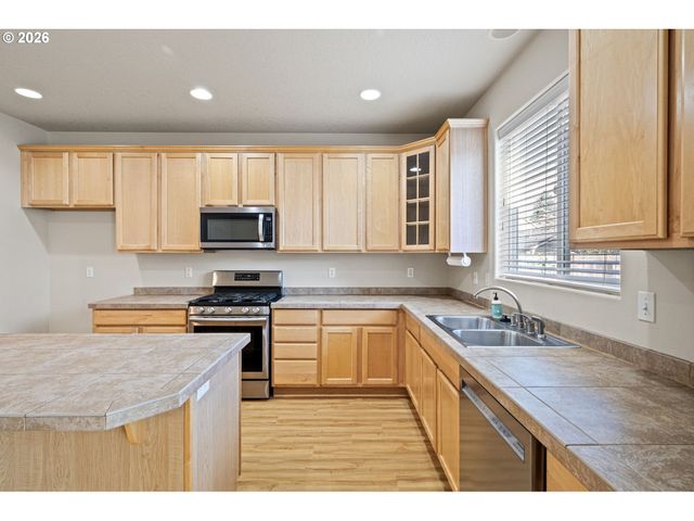 1159 THRONE Dr, Eugene, OR 97402