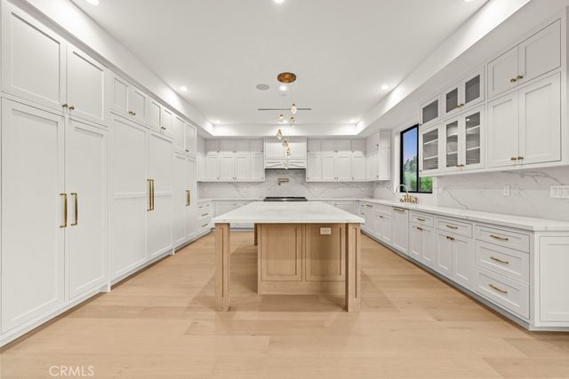 8065 Lloyd Avenue, North Hollywood, CA 91605