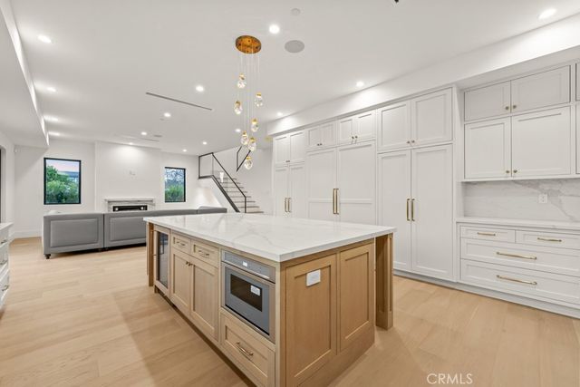 8065 Lloyd Avenue, North Hollywood, CA 91605