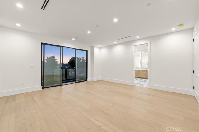 8065 Lloyd Avenue, North Hollywood, CA 91605