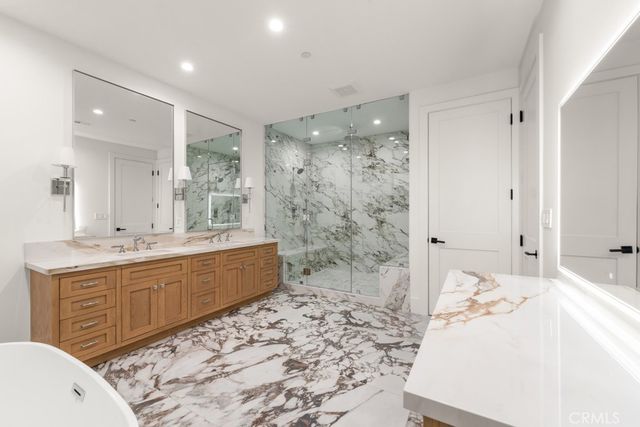 8065 Lloyd Avenue, North Hollywood, CA 91605