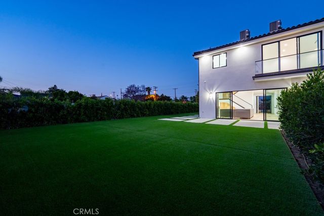 8065 Lloyd Avenue, North Hollywood, CA 91605