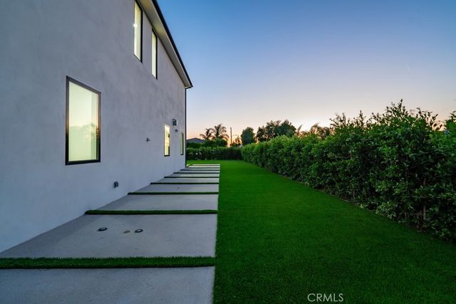 8065 Lloyd Avenue, North Hollywood, CA 91605