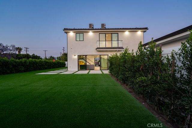 8065 Lloyd Avenue, North Hollywood, CA 91605