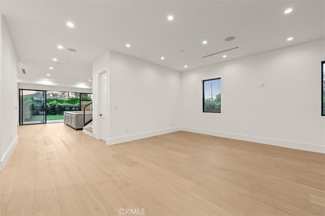 8065 Lloyd Avenue, North Hollywood, CA 91605